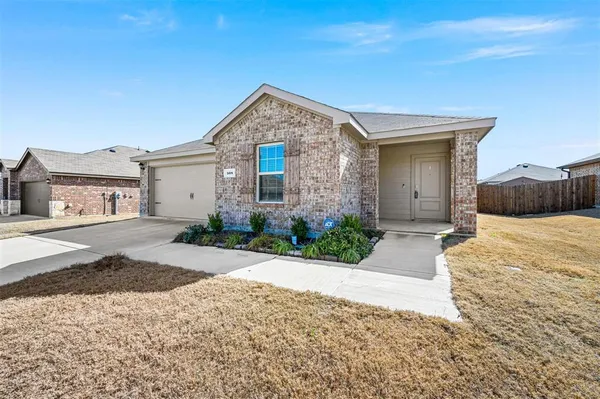 $1,950 | 508 Windrow Drive, Royse City, TX 75189