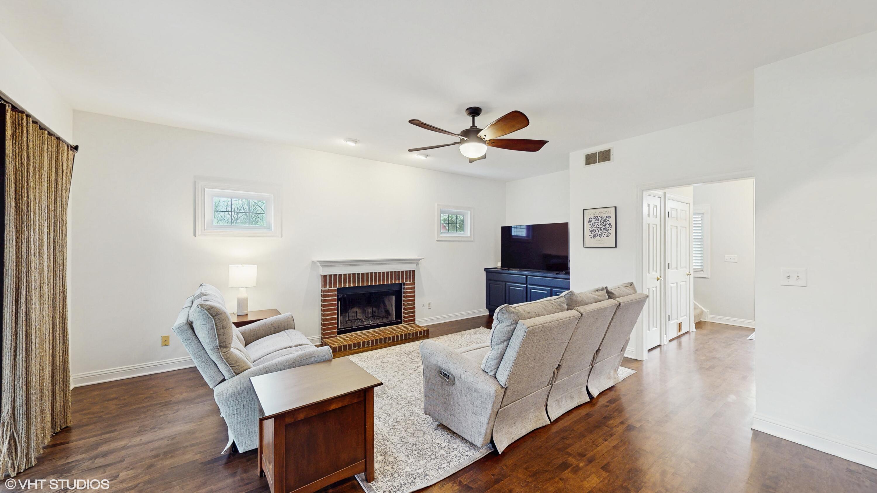 425 Maple Lane Williams Bay, WI 53191 - Photo 4 of 38 04_425MapleLn_2004_HiRes