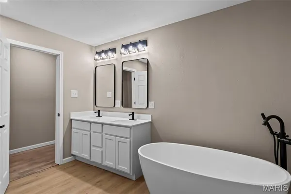 $279,900 | 716 North Jefferson Street, Litchfield, IL 62056