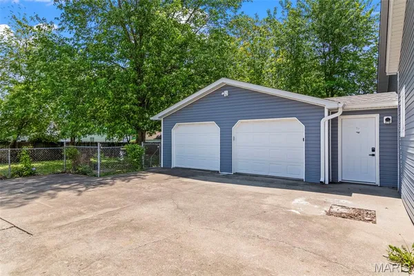 $279,900 | 716 North Jefferson Street, Litchfield, IL 62056