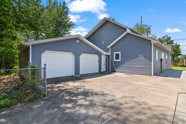 $279,900 | 716 North Jefferson Street, Litchfield, IL 62056