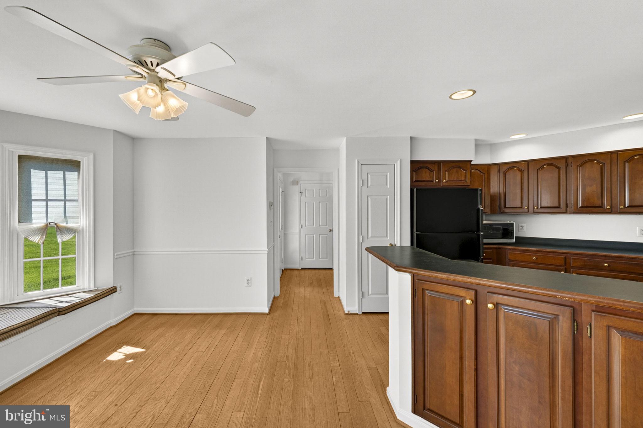 35130 Paxson Road Round Hill, VA 20141 - Photo 18 of 56 Dining Area looking towards foyer