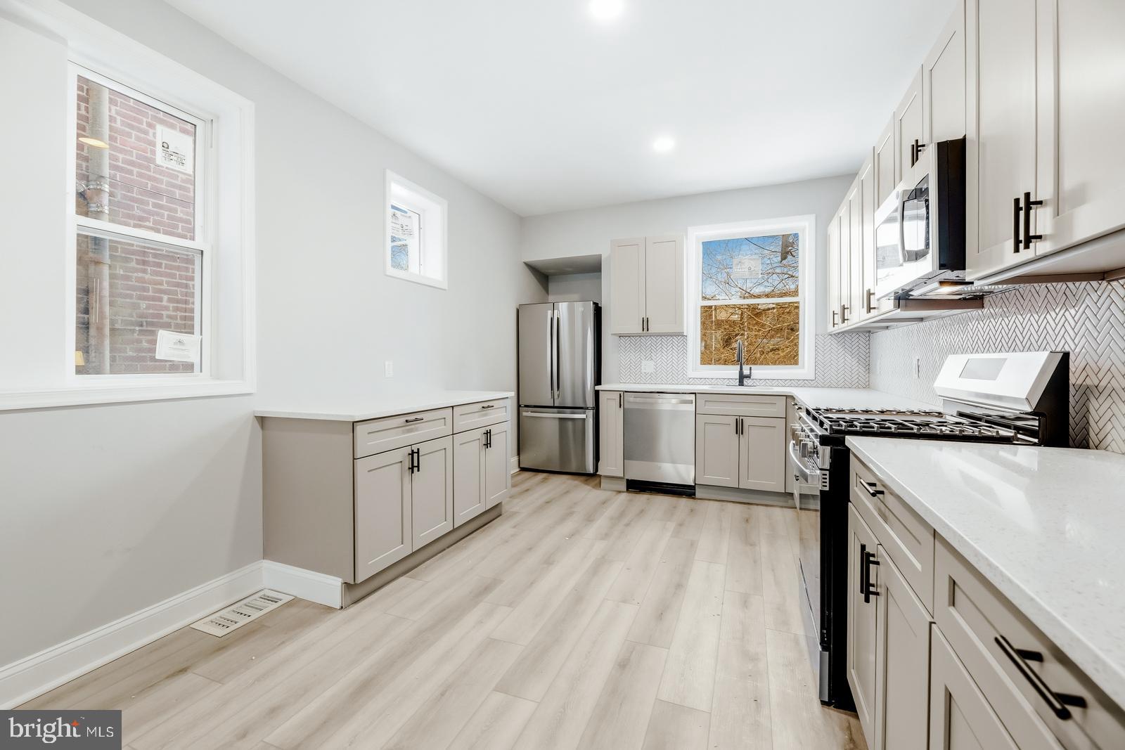 3451 Cottman Avenue Philadelphia, PA 19149 - Photo 12 of 32
