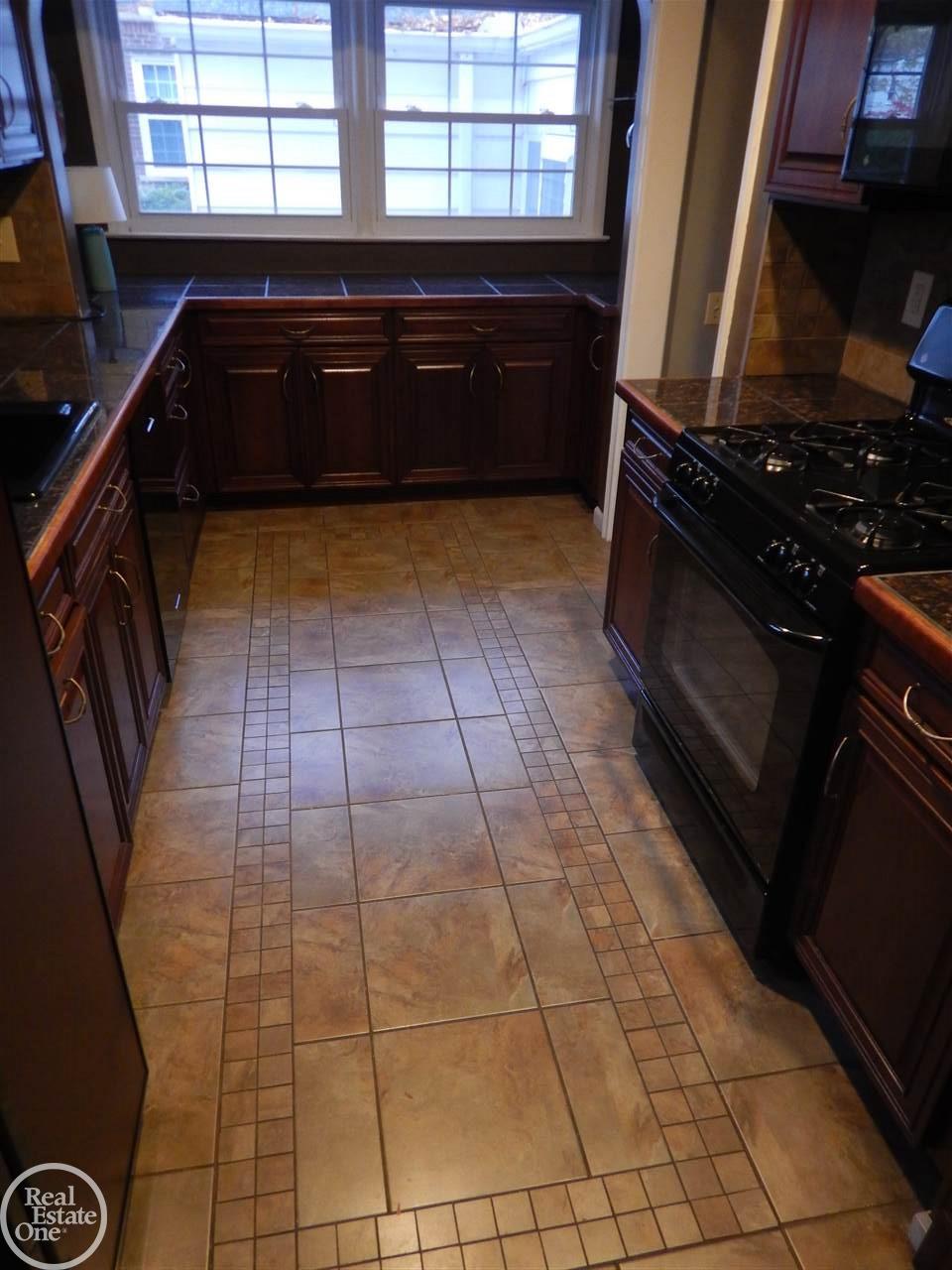 628 Hawthorne Road Grosse Pointe Woods, MI 48236 - Photo 15 of 31