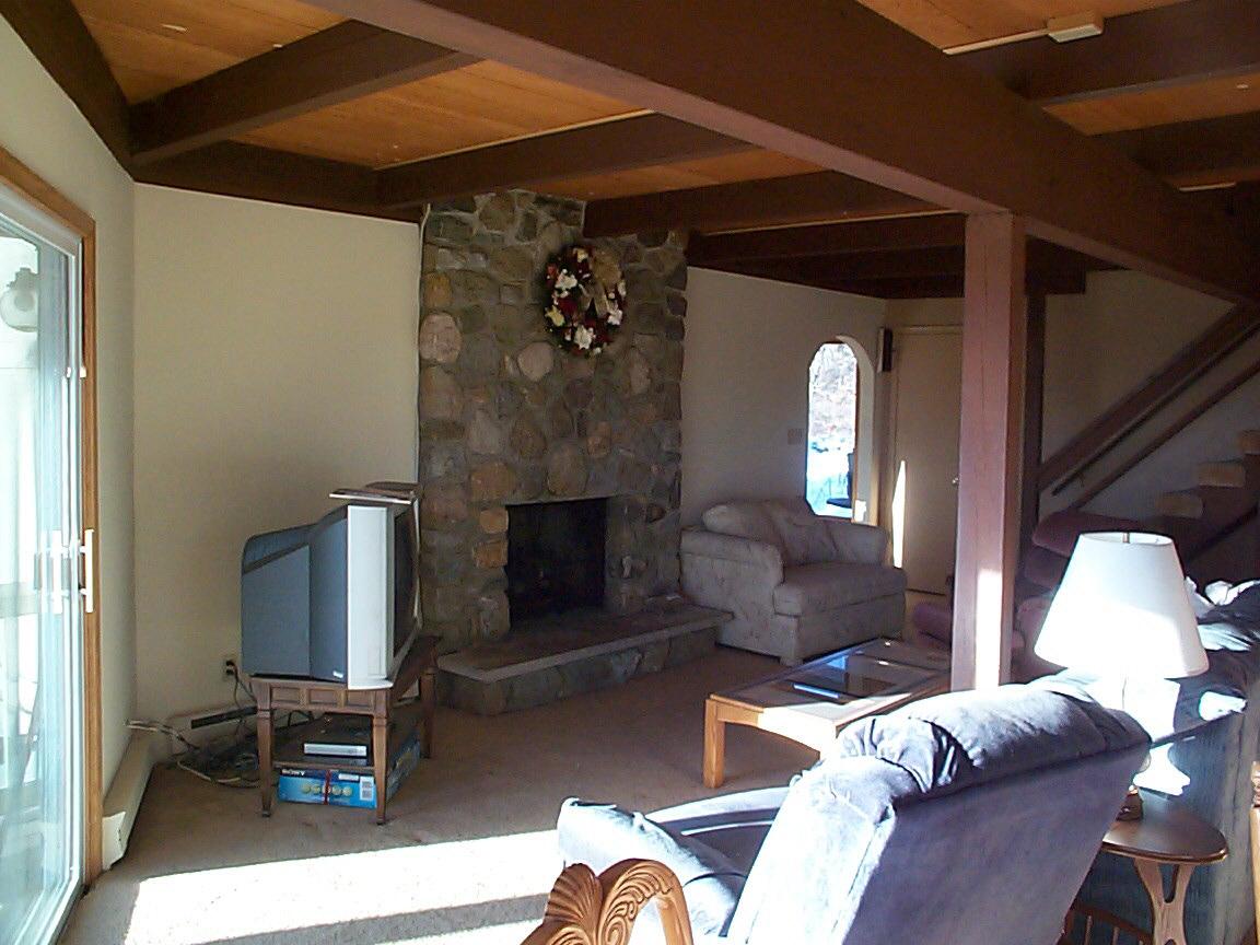 908 A High Crest Road Canadensis, PA 18325 - Photo 2 of 6 Living room