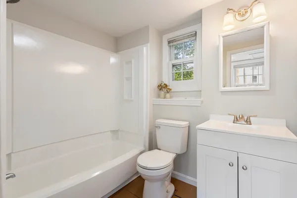 $900,000 | 191-193 South Street, Hingham, MA 02043