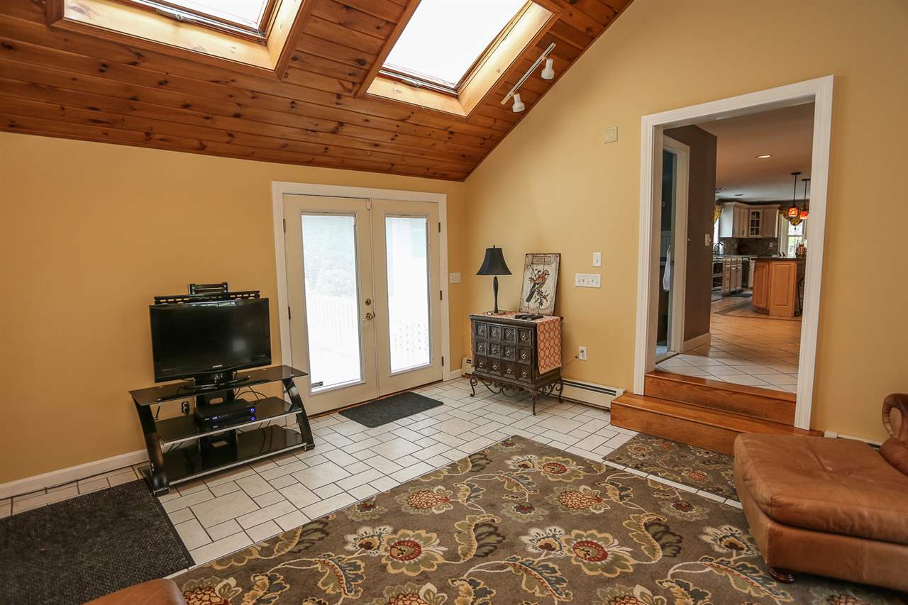 16 Oriole Road Windham, NH 03087 - Photo 3 of 40