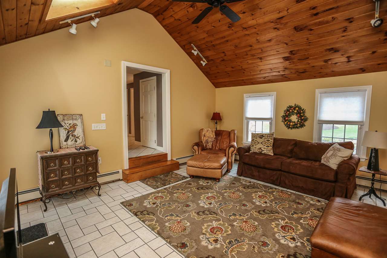 16 Oriole Road Windham, NH 03087 - Photo 4 of 40