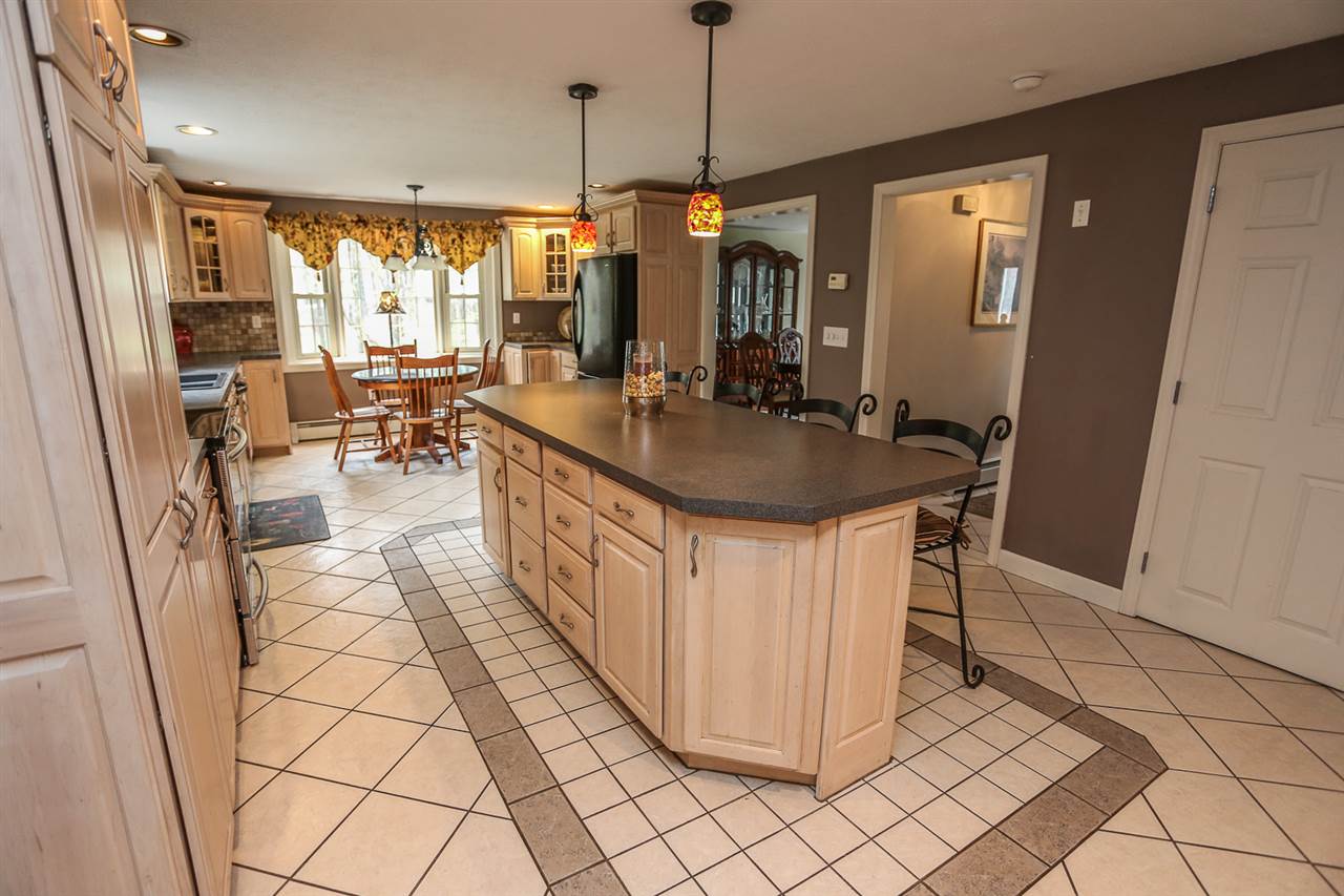 16 Oriole Road Windham, NH 03087 - Photo 7 of 40