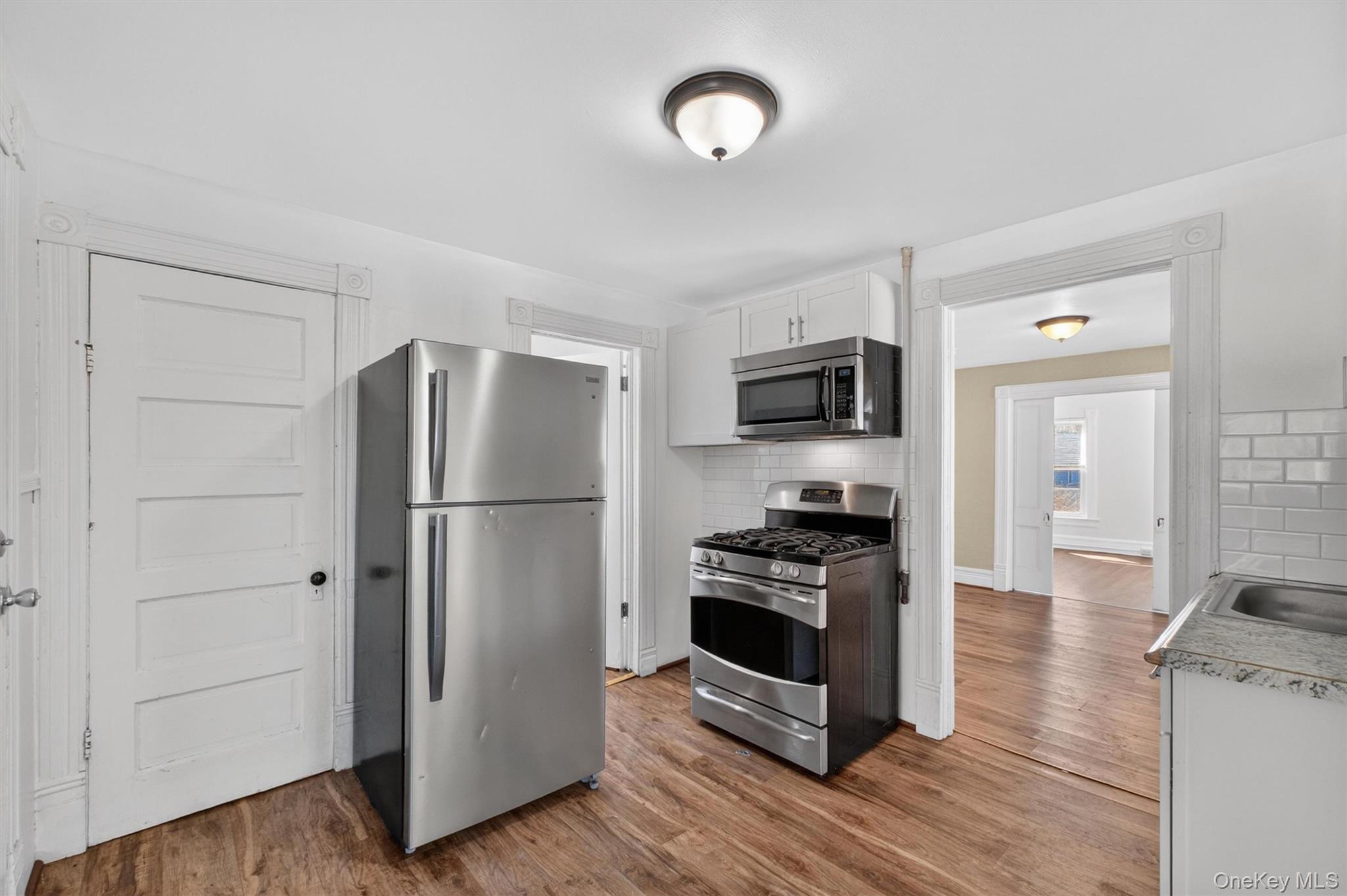 215 North Hamilton Street Poughkeepsie, NY 12601 - Photo 4 of 34