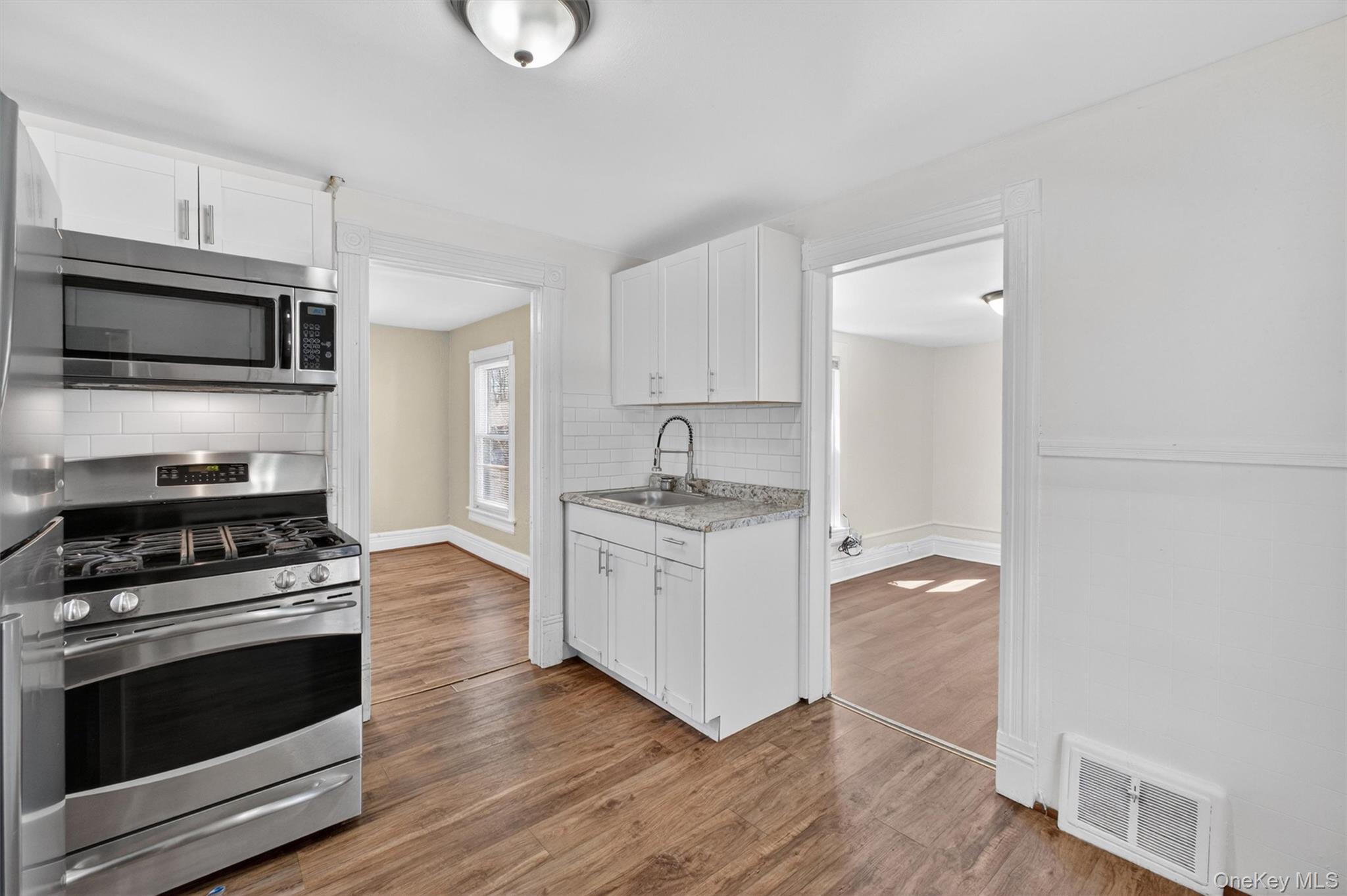215 North Hamilton Street Poughkeepsie, NY 12601 - Photo 5 of 34