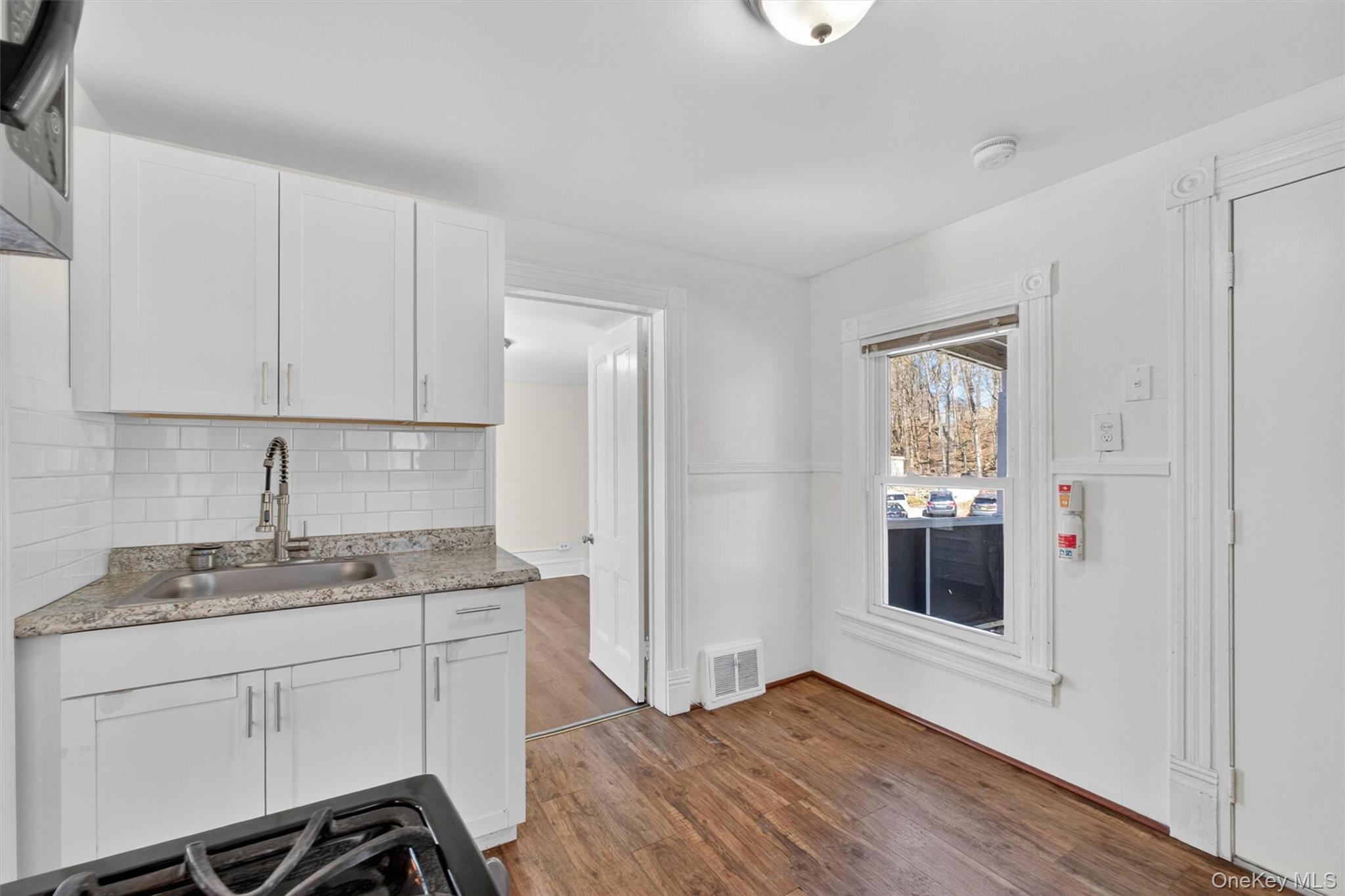 215 North Hamilton Street Poughkeepsie, NY 12601 - Photo 8 of 34