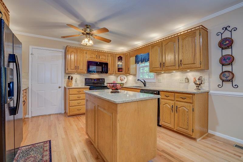 1743 Millbridge Road Salem, VA 24153 - Photo 15 of 54 Kitchen (1)