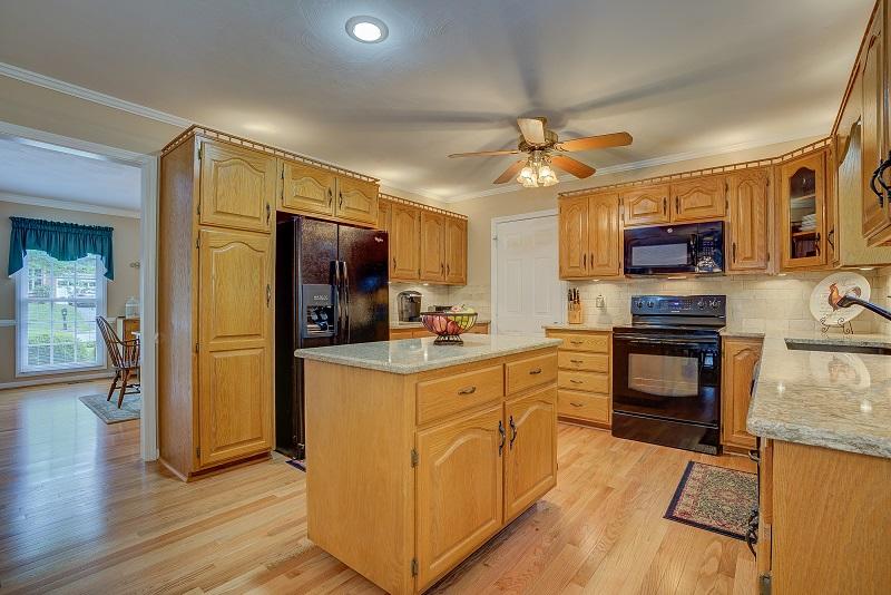 1743 Millbridge Road Salem, VA 24153 - Photo 16 of 54 Kitchen (2)