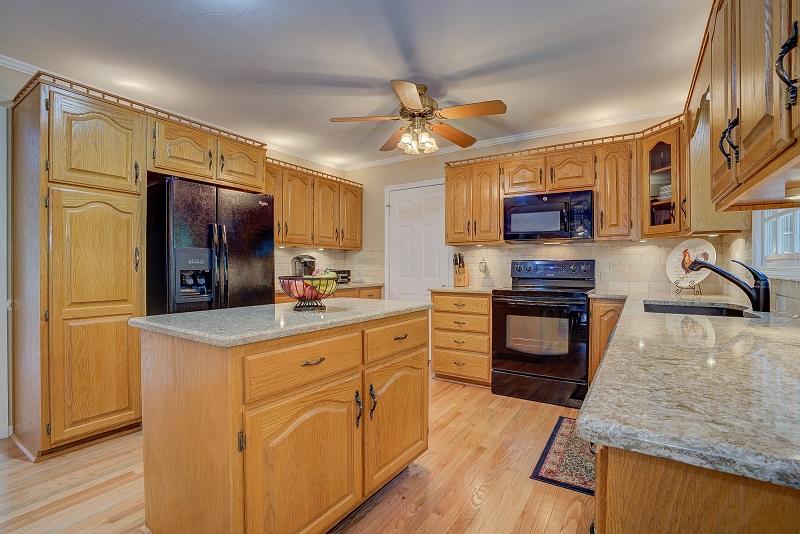 1743 Millbridge Road Salem, VA 24153 - Photo 17 of 54 Kitchen (3)