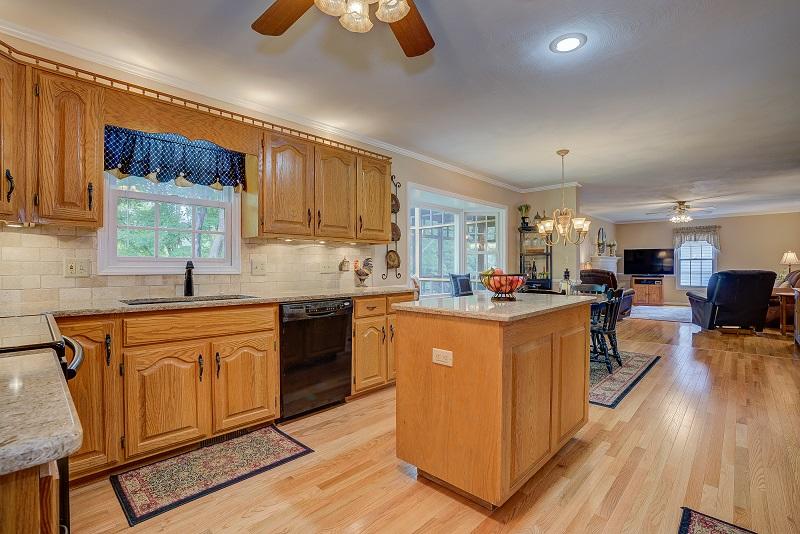 1743 Millbridge Road Salem, VA 24153 - Photo 18 of 54 Kitchen (4)