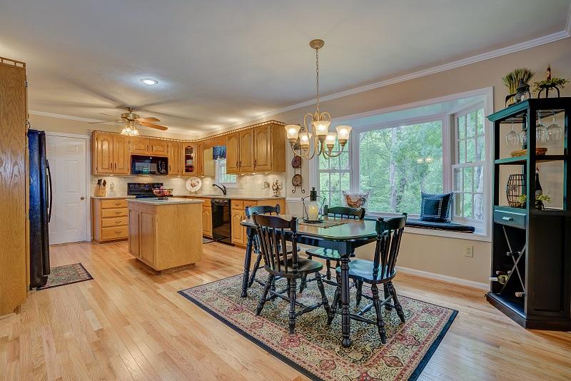 1743 Millbridge Road Salem, VA 24153 - Photo 21 of 54 Breakfast Area (2)