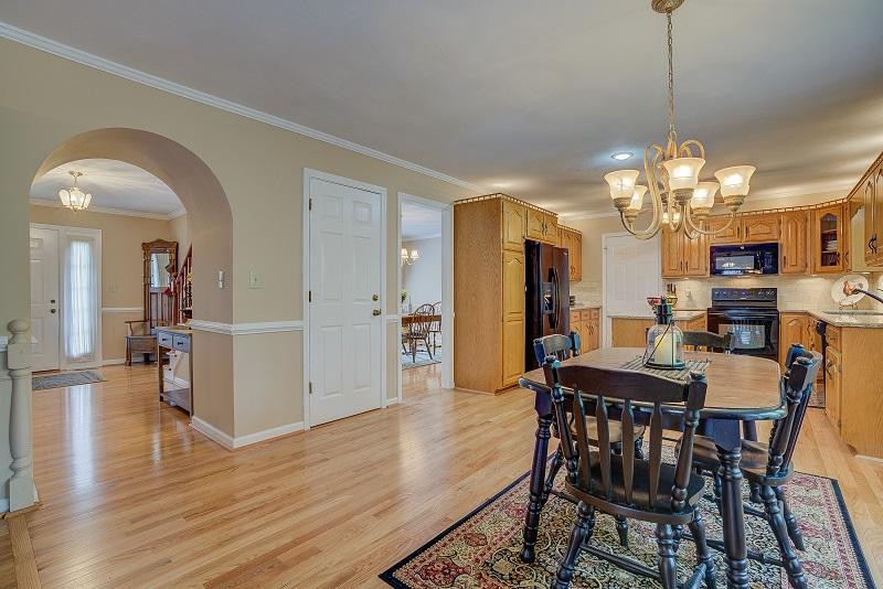 1743 Millbridge Road Salem, VA 24153 - Photo 23 of 54 Breakfast Area (4)