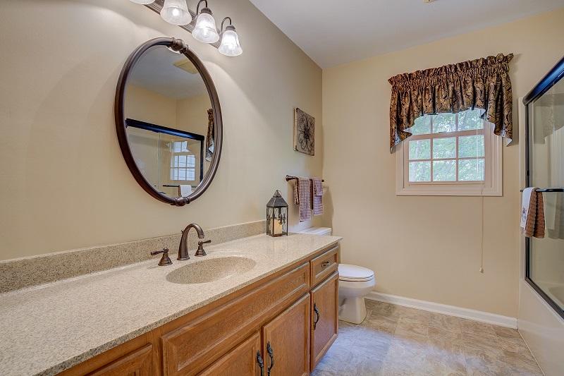 1743 Millbridge Road Salem, VA 24153 - Photo 43 of 54 Hallway Bath