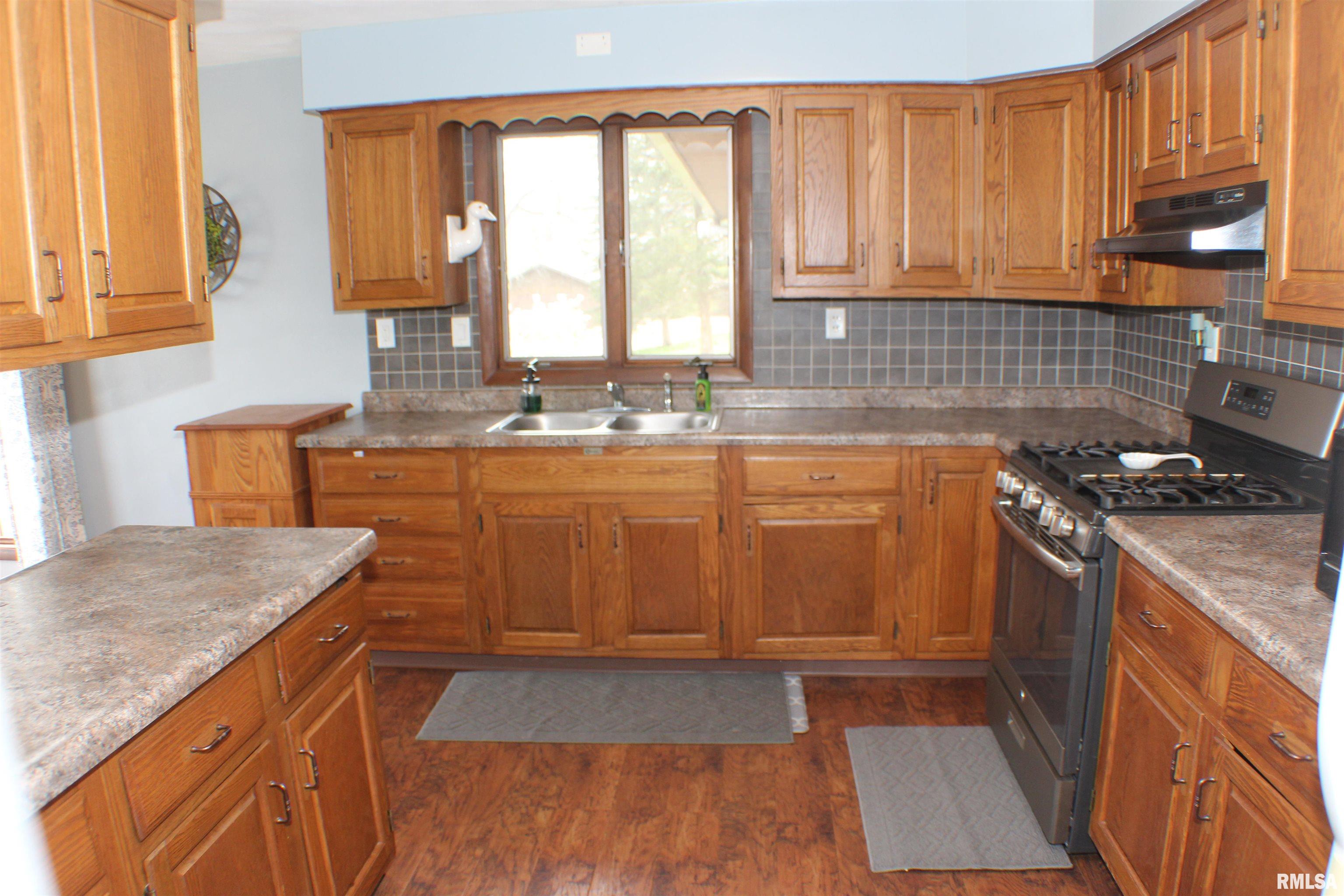 2195 Harvey Road Albany, IL 61230 - Photo 2 of 32