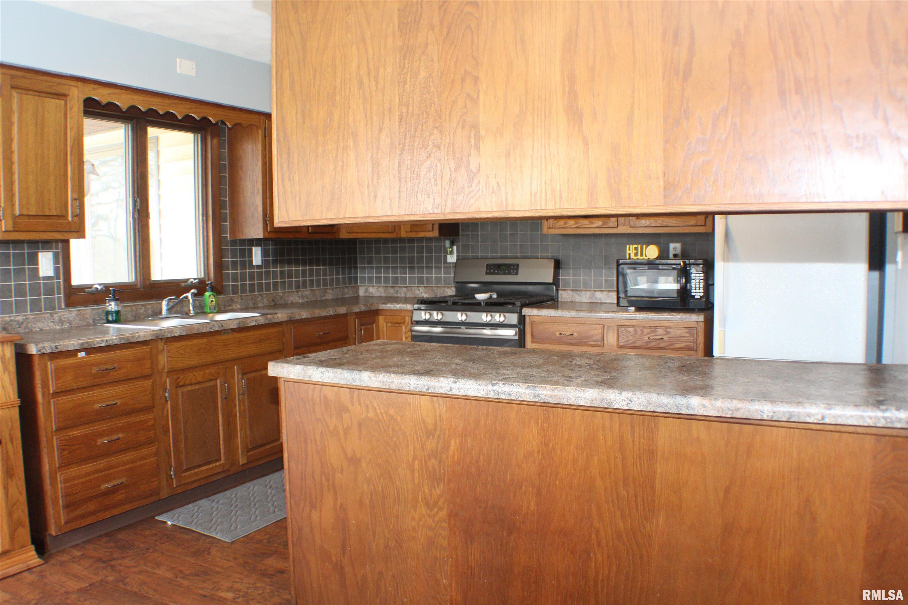 2195 Harvey Road Albany, IL 61230 - Photo 4 of 32