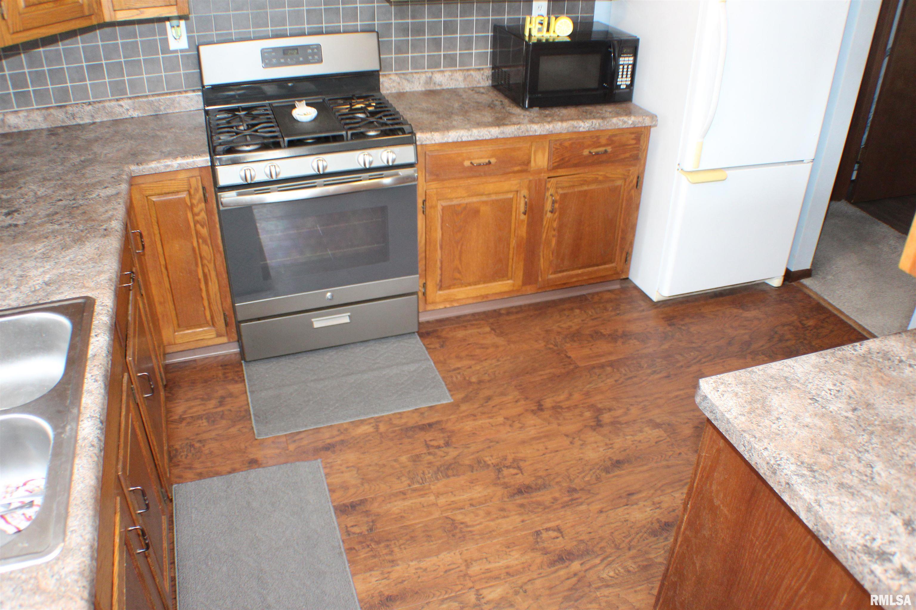 2195 Harvey Road Albany, IL 61230 - Photo 5 of 32