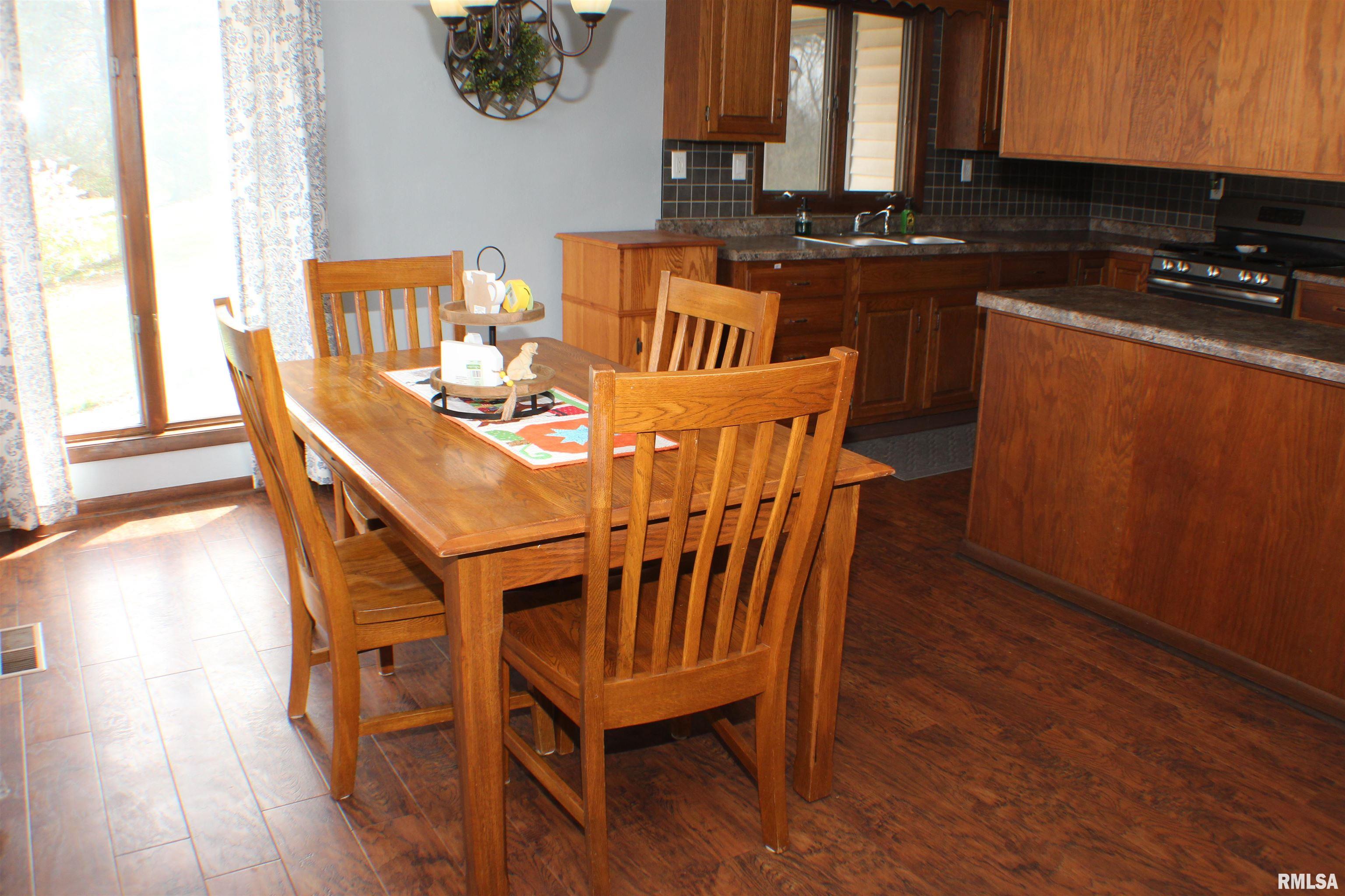 2195 Harvey Road Albany, IL 61230 - Photo 7 of 32