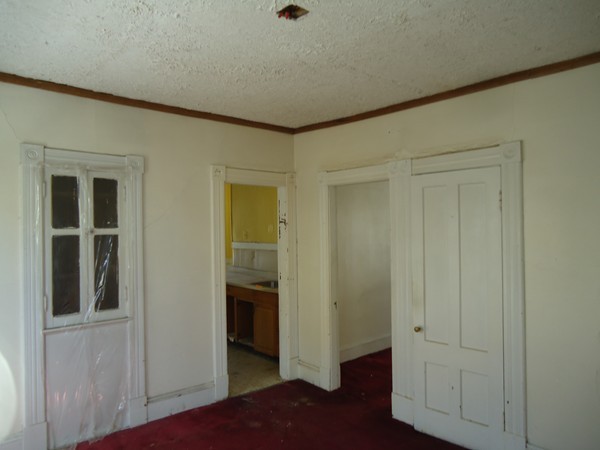 14 Hawthorne Street Springfield, MA 01105 - Photo 8 of 16 Gallery Image 8