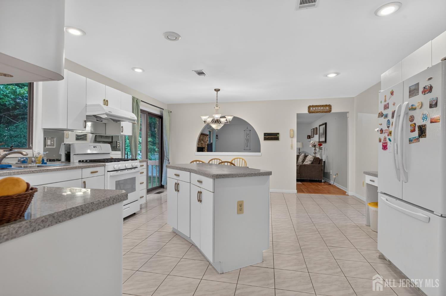 14 Gallo Way Edison, NJ 08820 - Photo 11 of 38