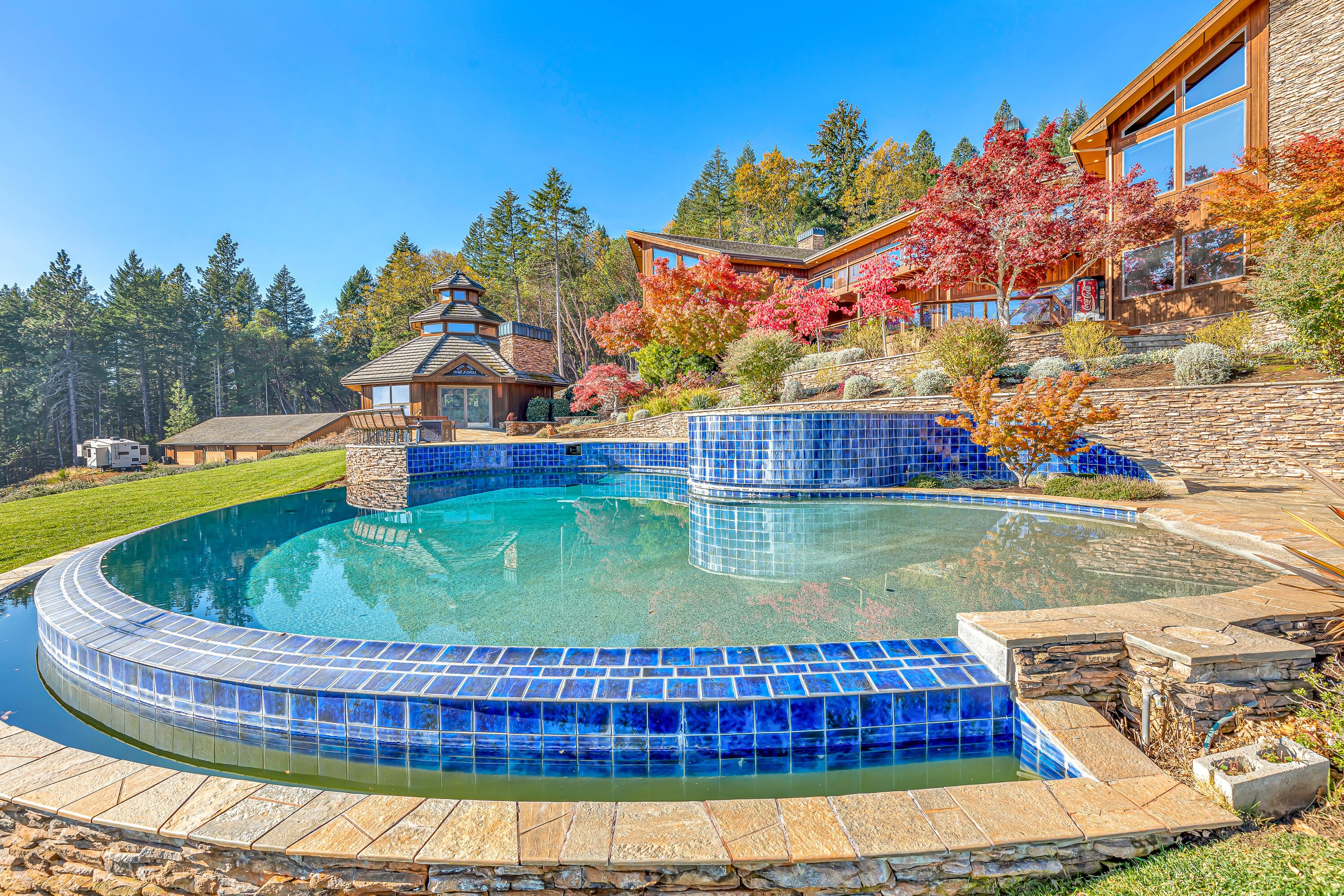 6380 Tunnel Loop Road Grants Pass, OR 97526 - Photo 59 of 83 Swimming Pool and Hot Tub