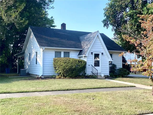 $109,900 | 901 East Cypress Street, Charleston, MO 63834