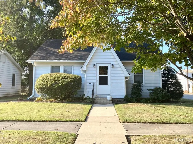 $109,900 | 901 East Cypress Street, Charleston, MO 63834