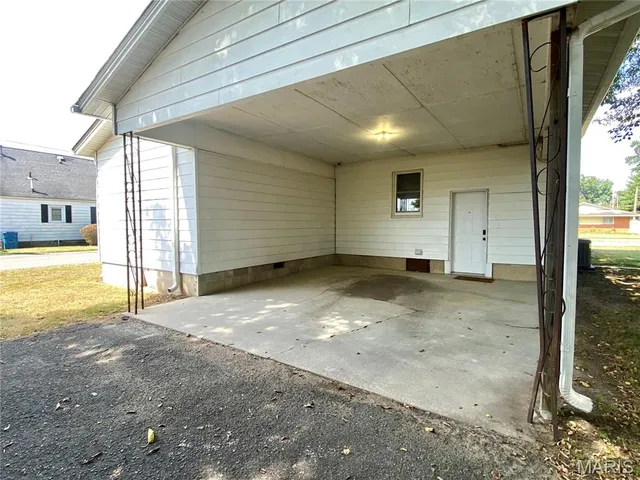 $109,900 | 901 East Cypress Street, Charleston, MO 63834