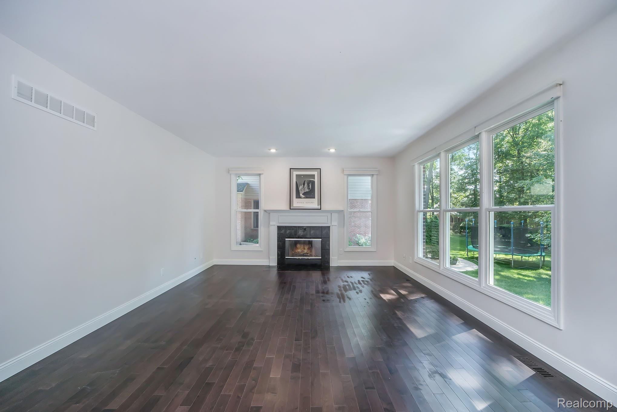 697 Lake Ridge Road Rochester, MI 48307 - Photo 12 of 42 017A2373.jpg