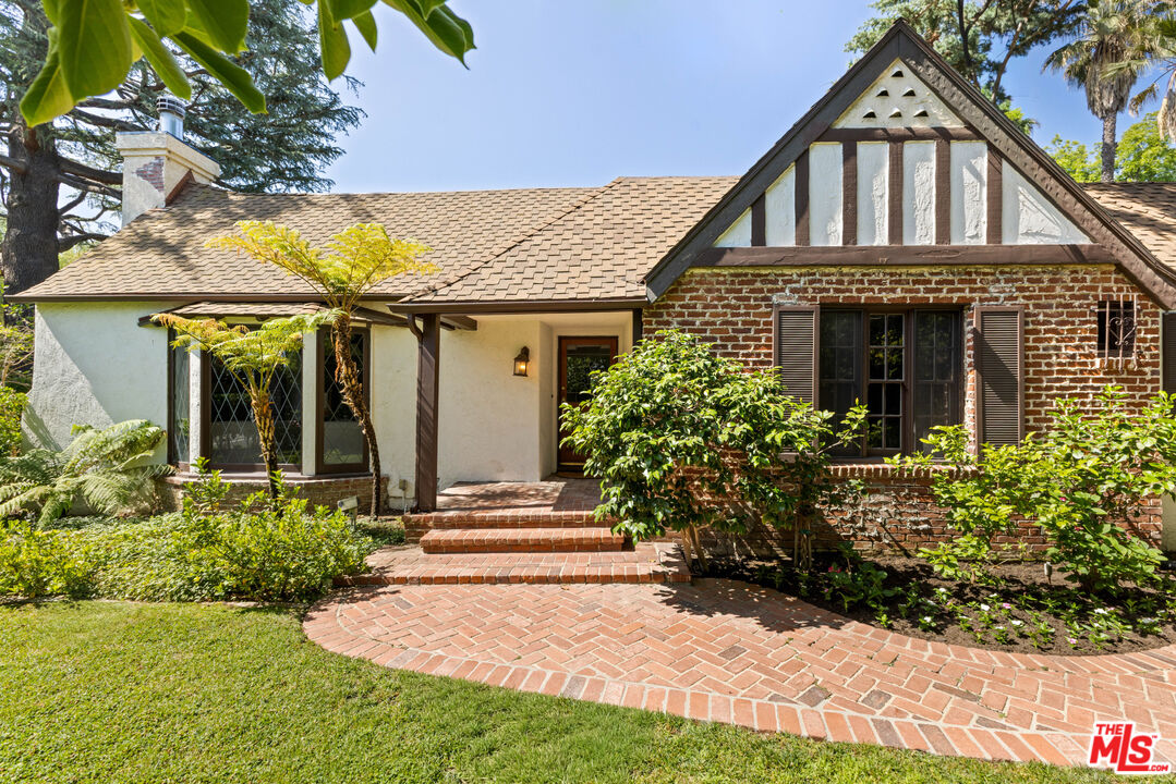 17010 Rancho Street Encino, CA 91316 - Photo 2 of 25