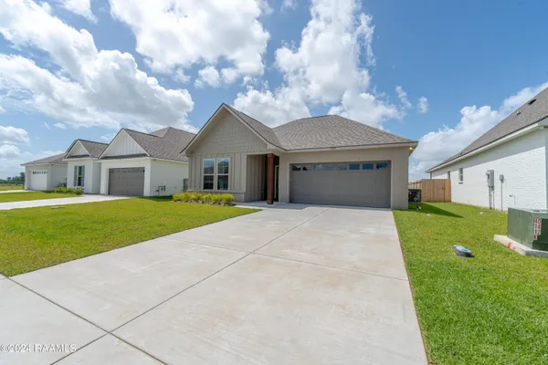 $289,700 | 105 Gilded Lane, Broussard, LA 70518