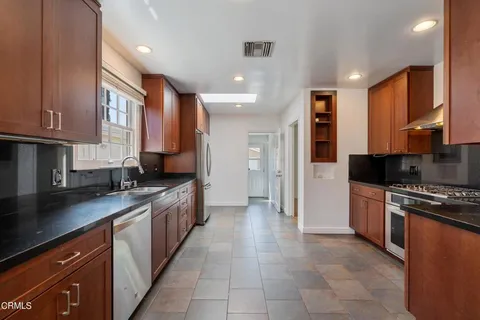 $6,500 | 15224 Weddington Street, Sherman Oaks, CA 91411