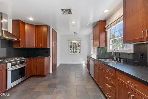 $6,500 | 15224 Weddington Street, Sherman Oaks, CA 91411