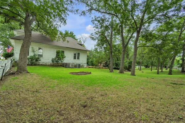 $280,000 | 262 West Richmond Street, Giddings, TX 78942