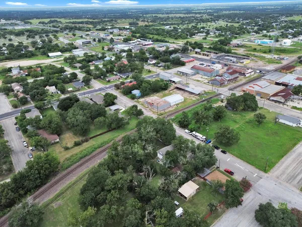 $280,000 | 262 West Richmond Street, Giddings, TX 78942