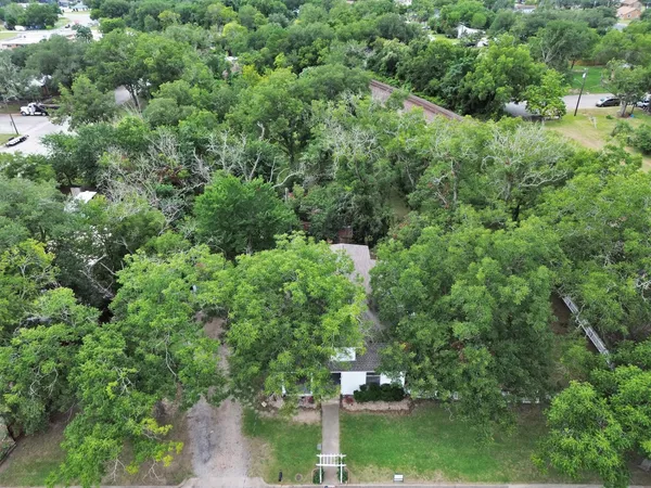 $280,000 | 262 West Richmond Street, Giddings, TX 78942