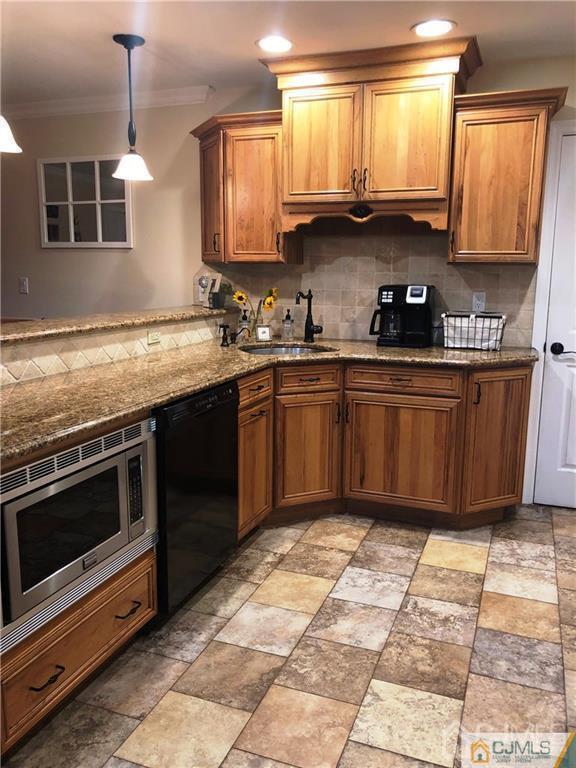 14 Glen Gary Road Middlesex, NJ 08846 - Photo 5 of 31 Gallery Image 5