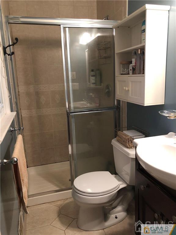 14 Glen Gary Road Middlesex, NJ 08846 - Photo 10 of 31 Gallery Image 10