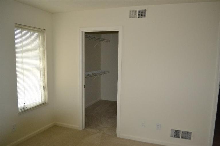 10555 Montgomery Road, Unit 72 Montgomery, OH 45242 - Photo 10 of 18