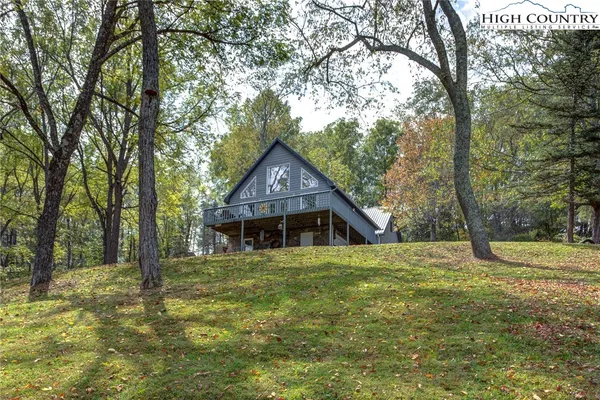 a view of a house with backyard and tree