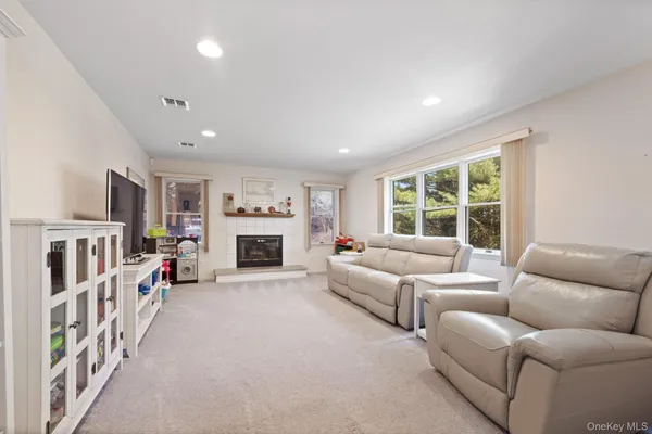 $869,900 | 88 Highview Avenue, Nanuet, NY 10954
