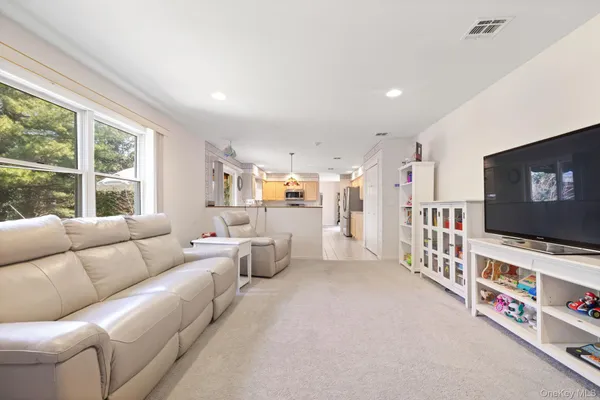 $869,900 | 88 Highview Avenue, Nanuet, NY 10954