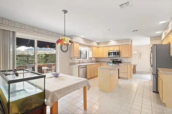 $869,900 | 88 Highview Avenue, Nanuet, NY 10954