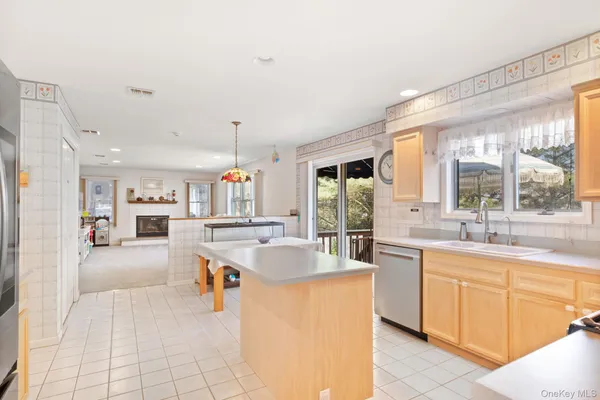 $869,900 | 88 Highview Avenue, Nanuet, NY 10954