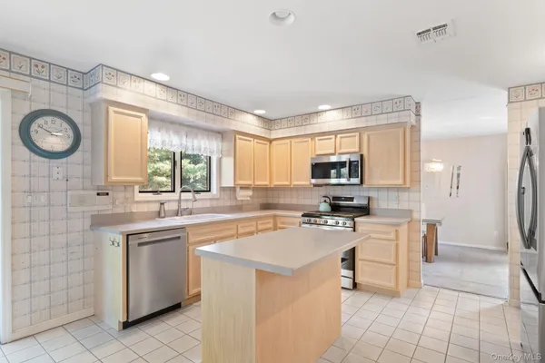 $869,900 | 88 Highview Avenue, Nanuet, NY 10954